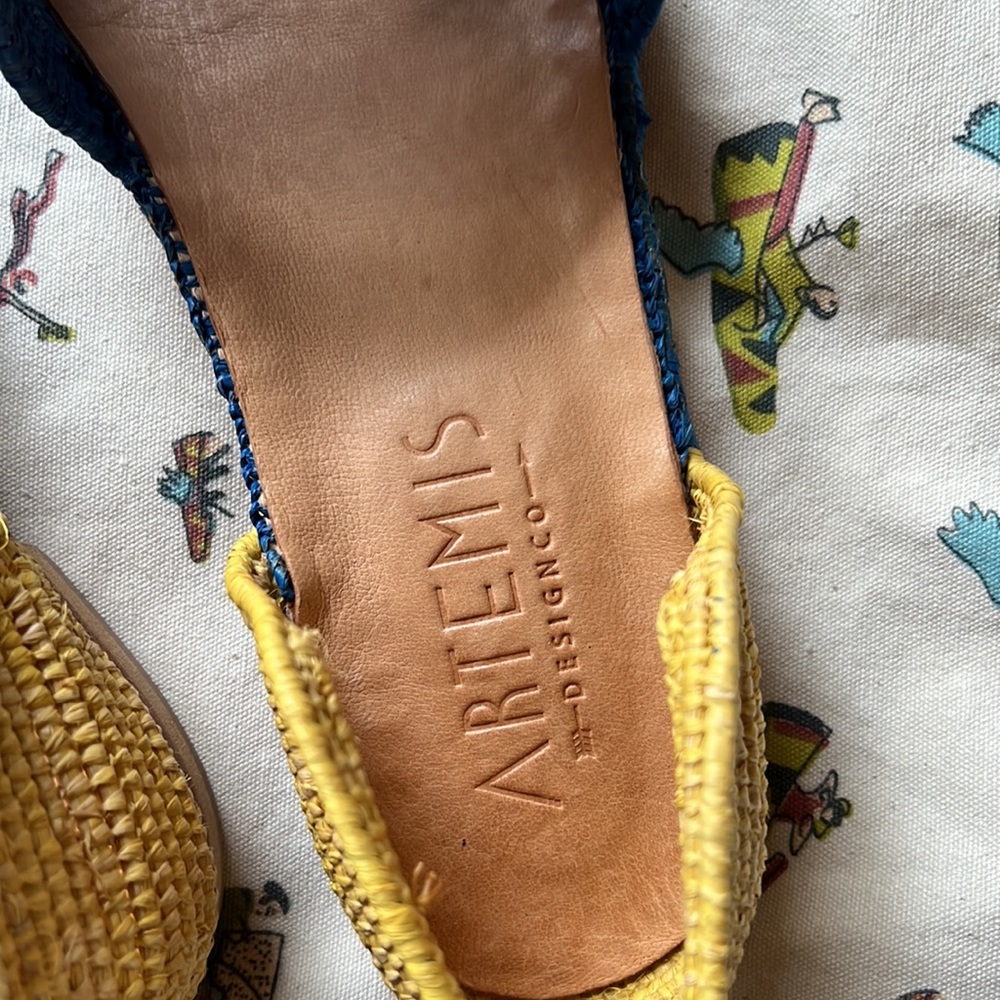 Artemis, 7.5, woven flat. Gently worn. - Picture 2 of 5